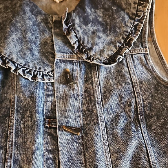 Denim Vest with Ruffled Collar - Picture 7 of 8